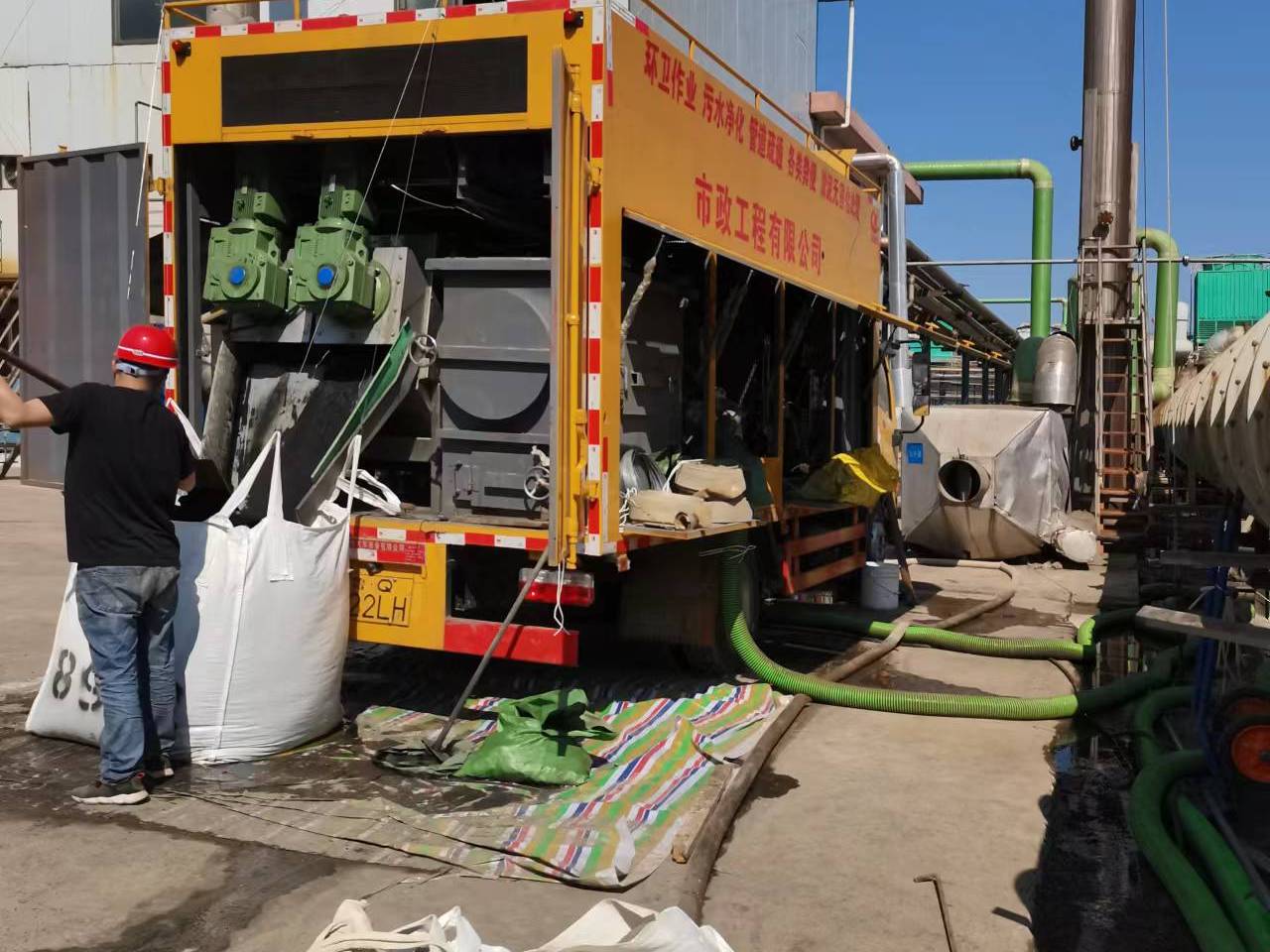 云龙淤泥压干处理